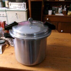 vtg Mirro 22 quart pressure cooke 522 two racks new seal and weight